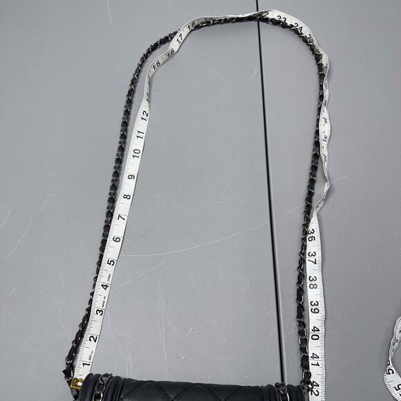 Badgley Mischka Black Chevron Quilted Crossbody Bag Metal Chains Strap Vegan - Picture 13 of 16